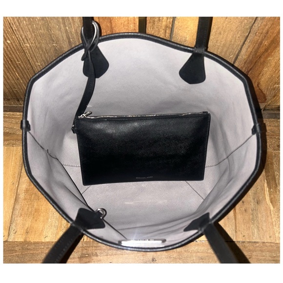 Michael Kors. 5 Piece. Saige Reversible Tote & Pouch & Dust Bag, Scarf & Charm. - Picture 11 of 16